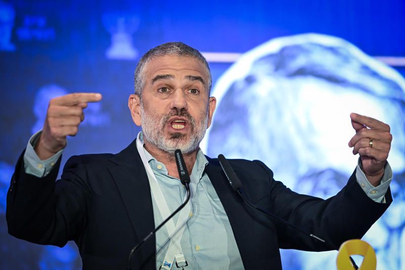 ינון מגל: הגיע הזמן שיאיר ושרה יפסיקו להתערב בניהול המדינה