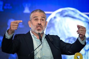 ינון מגל: הגיע הזמן שיאיר ושרה יפסיקו להתערב בניהול המדינה