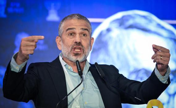 השר הבכיר לשעבר הזמין את ינון מגל לעימות; כך הוא הגיב