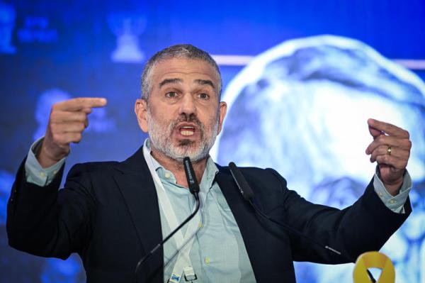 השר הבכיר לשעבר הזמין את ינון מגל לעימות; כך הוא הגיב