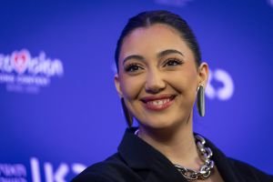 משתתפת קדם האירוויזיון תומכת בישראל: "יובל רפאל מודל לחיקוי"