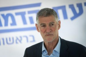 מאבד את זה: יאיר גולן משתלח בראשי השב"כ והמוסד