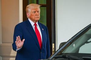 טראמפ שוב מאשים: "אם הבחירות לא היו מזויפות זה לא היה קורה"