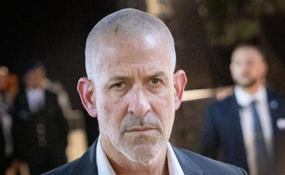 בצל המבצע באיראן: רונן בר יסיים הלילה את תפקידו