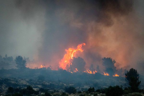 שריפה בירושלים: גן ילדים פונה, 4 מטוסים בדרך