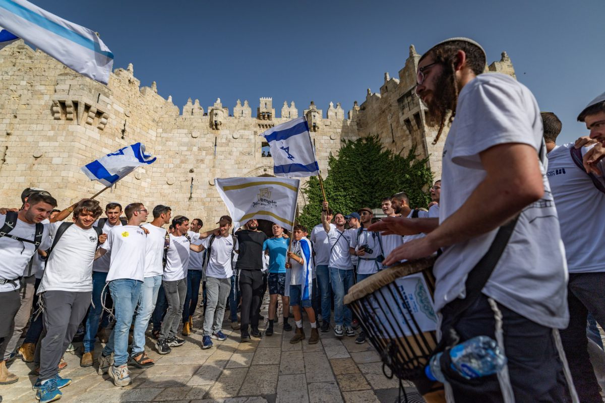 חוברה לה יחדיו: ריקוד הדגלים המסורתי כבש את רחובות ירושלים