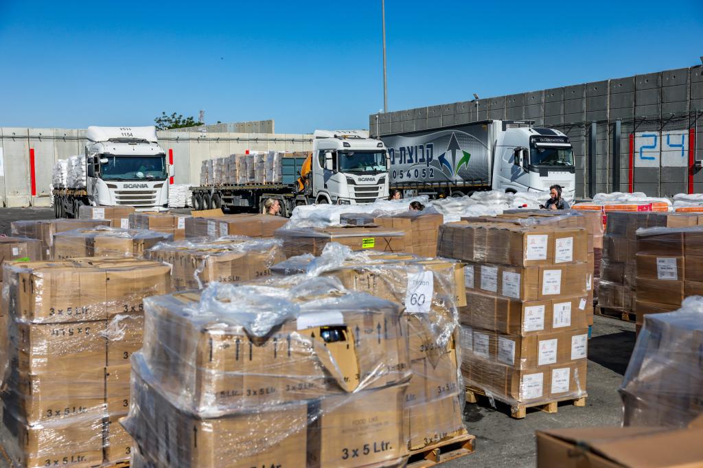 חמאס בלחץ: חלוקת המזון בעזה מערערת את נרטיב הרעב