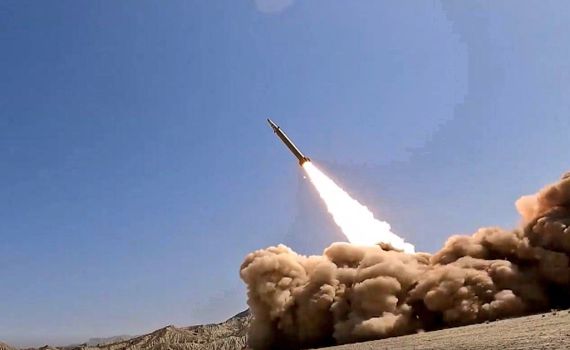 במקביל לאיים על ישראל: איראן חושפת טיל חדש ומסוכן