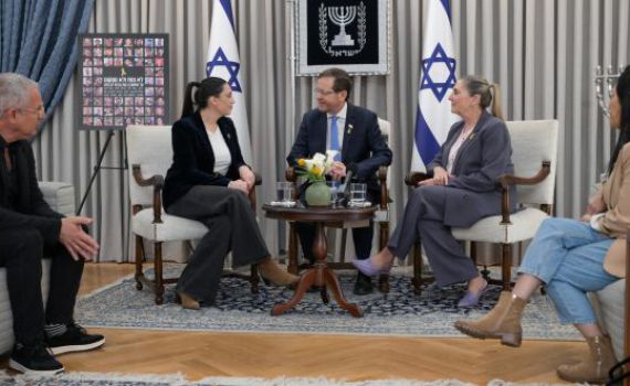 הרצוג ליובל רפאל: "הזעקה שלך 'עם ישראל חי' הרטיטה את הלבבות"