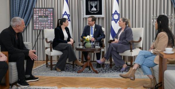 הרצוג ליובל רפאל: "הזעקה שלך 'עם ישראל חי' הרטיטה את הלבבות"