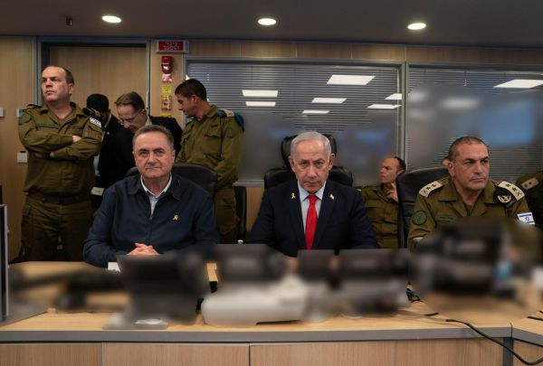 צפו: ראש הממשלה ושר הביטחון בקריה במהלך התקיפה בתימן