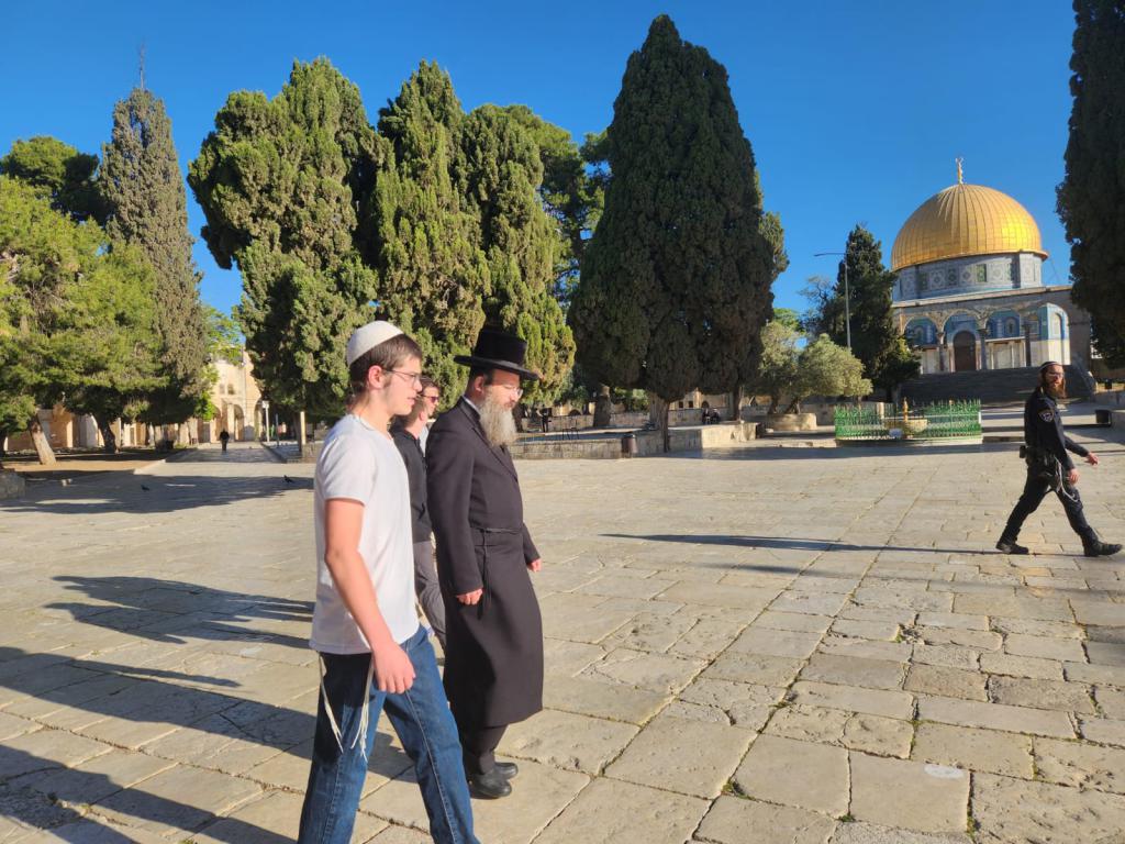 מרגש: חתן חידון התנ"ך עלה להר הבית להודות על זכייתו