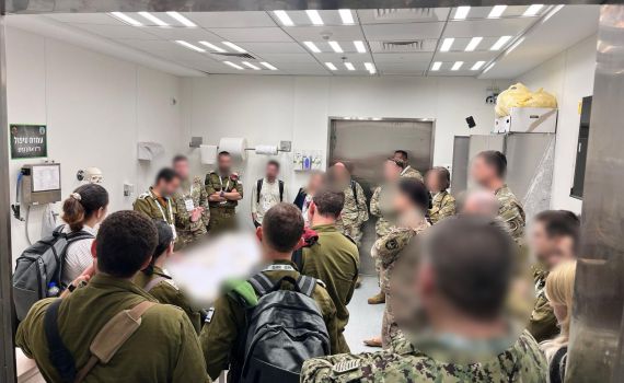 "להוט להמשיך איתכם": צבא ארה"ב בביקור במעבדת הרבנות הצבאית