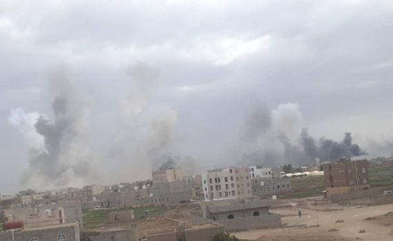 צפו בתיעוד: עשן כבד ולהבות עולים משדה התעופה בתימן