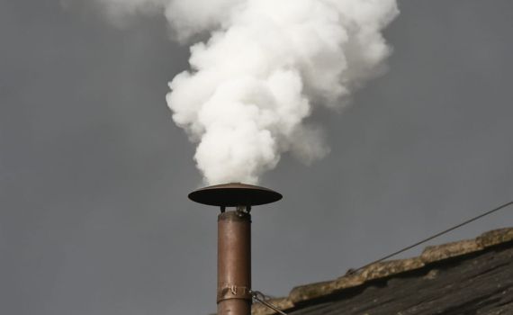 עשן לבן מעל הוותיקן: נבחר אפיפיור חדש תוך 24 שעות