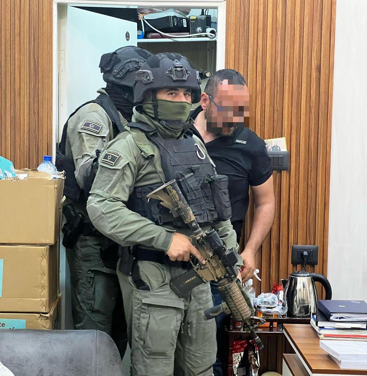 בעקבות ירי לא חוקי: שוטרים פשטו על החתונה ועצרו את החתן