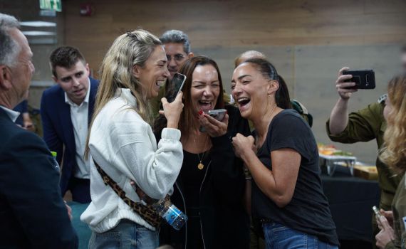 צפו; יעל אלכסנדר בשיחה ראשונה עם בנה, עידן: "עוד מעט נפגשים"