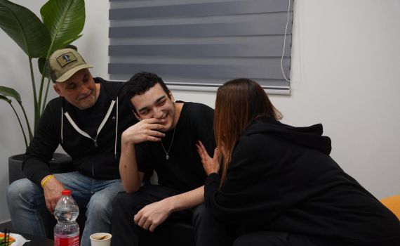 אחרי 584 ימים: המפגש המרגש של עידן אלכסנדר ומשפחתו