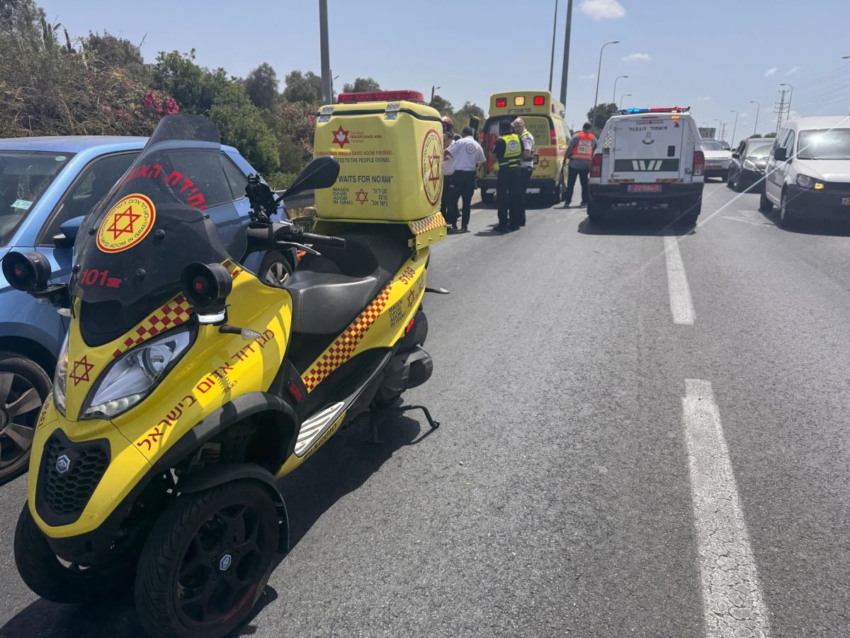 6 רוכבי אופניים חשמליים נפגעו מרכב סמוך למושב ישרש