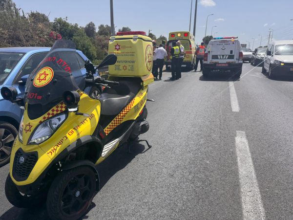 6 רוכבי אופניים חשמליים נפגעו מרכב סמוך למושב ישרש