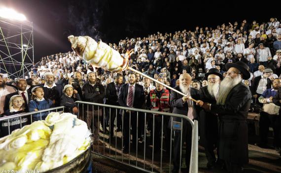 הלילה בשידור חי: אלפים בהדלקת הציונות הדתית במירון
