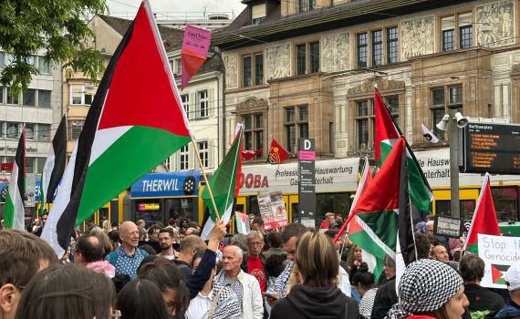 שרפו דגלי ישראל: הפגנת ענק פרו-פלסטינית בבאזל