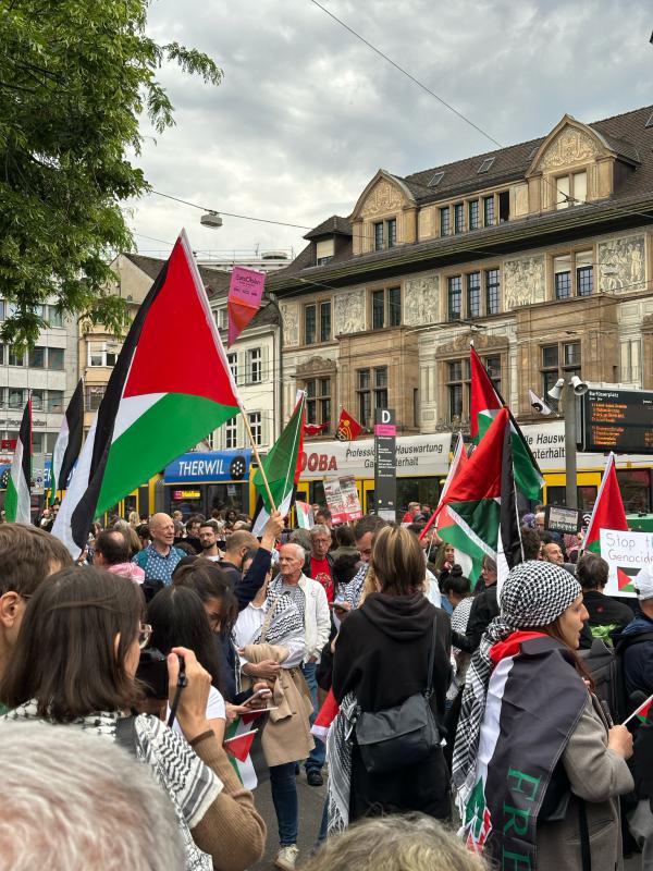 שרפו דגלי ישראל: הפגנת ענק פרו-פלסטינית בבאזל