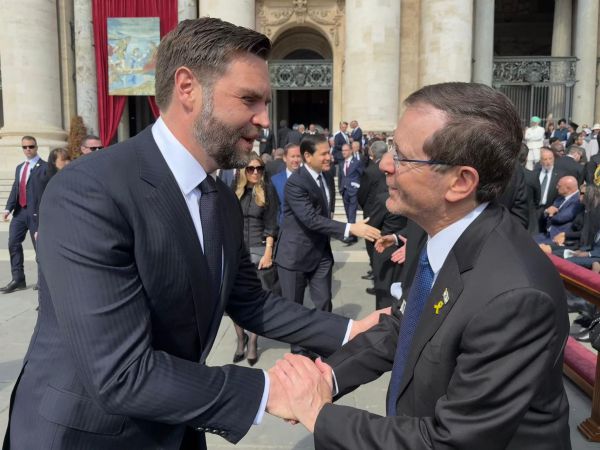 שר החוץ האמיתי: הרצוג נפגש עם ראשי מדינות אירופה