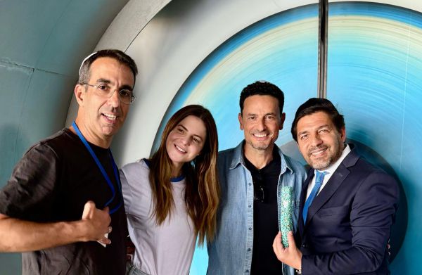 "בעז"ה הרבה רייטינג": קביעת מזוזה בבית האח גדול | צפו