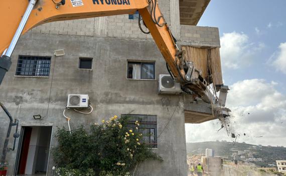 אחרי הפיגוע: נהרס מבנה סמוך לציר בו נרצחה צאלה גז ז"ל