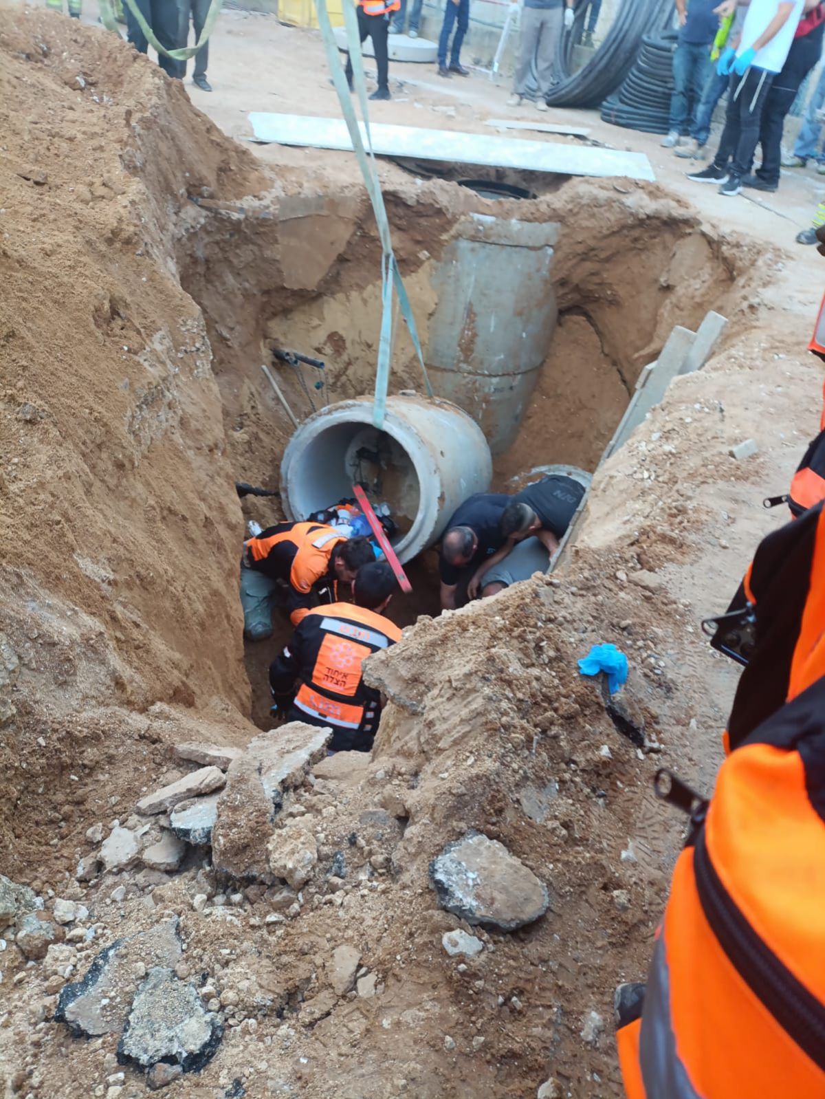 צינור נפל על הפועלים: הרוג ופצוע בתאונת עבודה בבני ברק