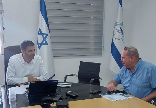 השר קרעי לראש המועצה: "פועלים לשיפור הקליטה בגוש עציון"
