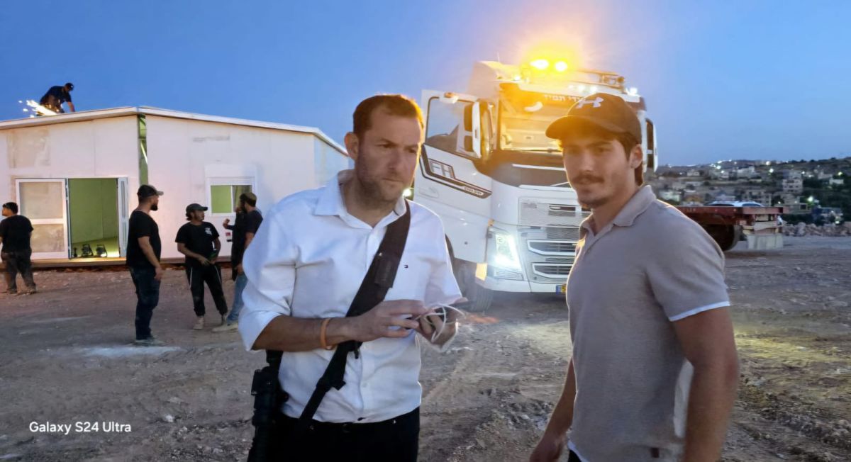 שבוע אחרי הפיגוע: הוקם המבנה הראשון ב"ברוכין דרום"