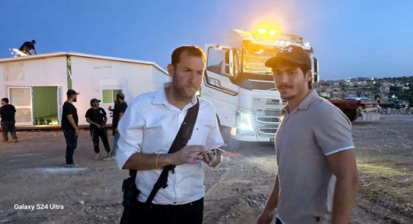 שבוע אחרי הפיגוע: הוקם המבנה הראשון ב"ברוכין דרום"