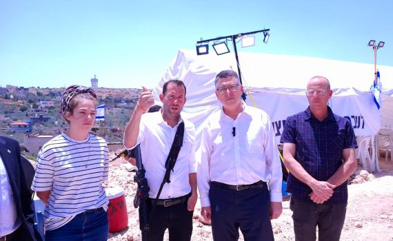 סער במקום הפיגוע בשומרון: "לא תקום מדינה פלסטינית"