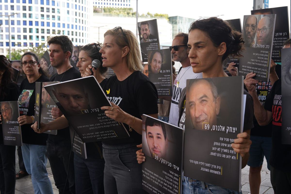 אחות החטוף שנרצח: ״אנחנו תזכורת שהלחץ הצבאי הורג את החטופים״