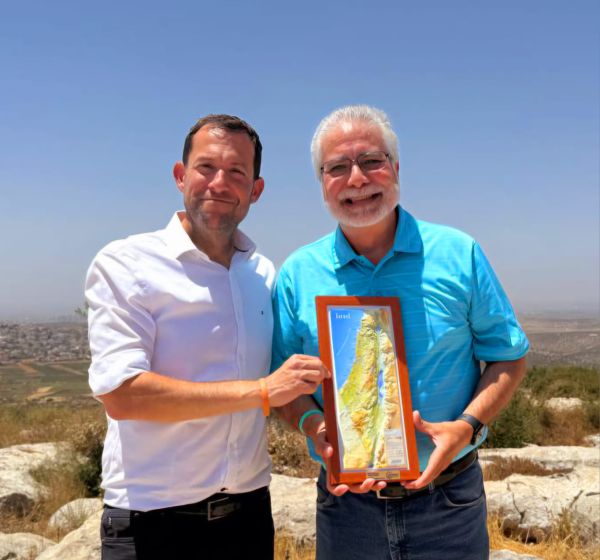 בכיר בוועדה המייעצת לטראמפ ביקר בשומרון: "תומכים בריבונות"