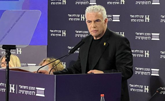 לפיד: "אנחנו לא שונאים חרדים, מי שנותן, יקבל"