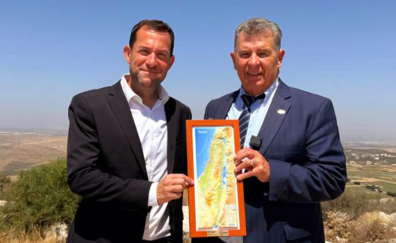 המנהיג הנוצרי הבכיר ביקר בשומרון: הריבונות ניתנה מה׳ לאברהם