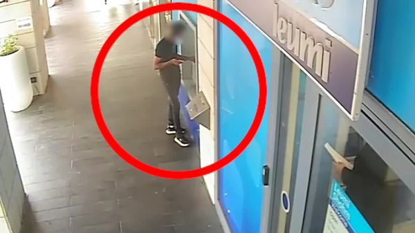 התחזו לנציגי חברת תקשורת: נעצרו 3 חשודים בהונאת קשישים