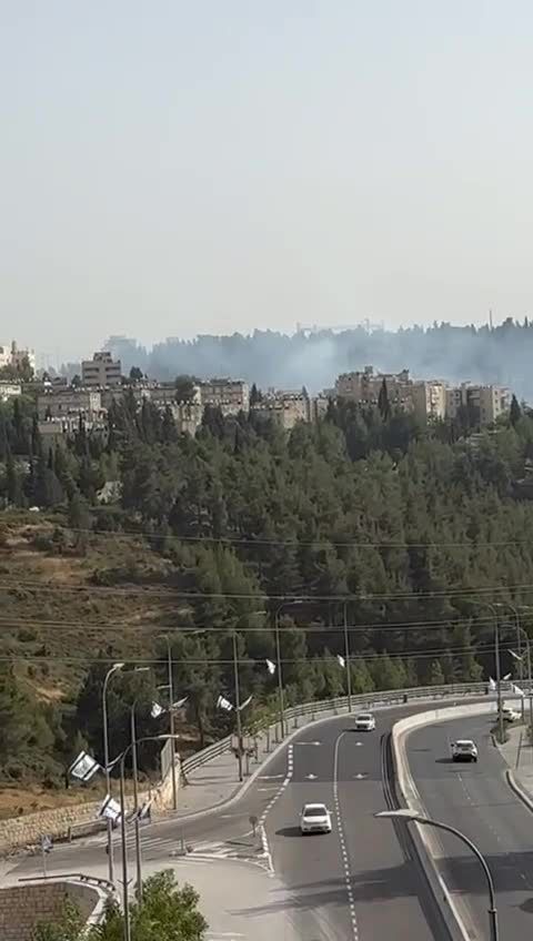 שריפה משתוללת בירושלים: תושבים פונו מבתיהם