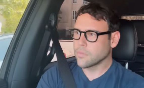 המפיק הבינלאומי יוצא להגנת יובל רפאל: "מישהו מכם גילה כוכב?"