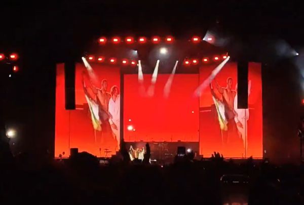 כבר לא בצד שלנו? סולן אימג'ן דרגונס התעטף בדגל פלסטין בהופעה