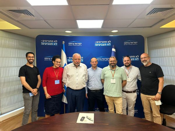 ליברמן ממשיך במסע לגיוס קולות סרוגים: התחנה הבאה יו"ש