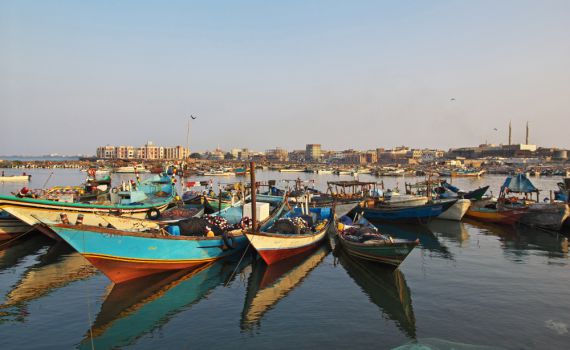 ספינה בריטית הותקפה באש סמוך לנמל חודיידה