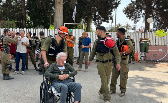 "נצצו להם העיניים": החילוץ מבית האבות בנס ציונה