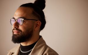 "מרחב מוגן ללב": השיר החדש של בניה ברבי שכובש את הלב