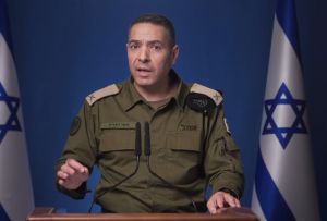 בזמן שהעיניים לאיראן - דובר צה"ל מתעסק במגדר | גיא עזרא