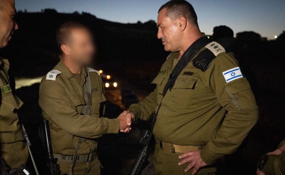 הרמטכ"ל מגבה את המג"ד שירה במתיישבים