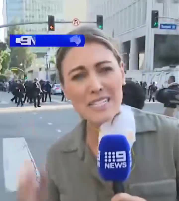 מטורף: כתבת טלוויזיה חטפה כדור גומי בשידור חי